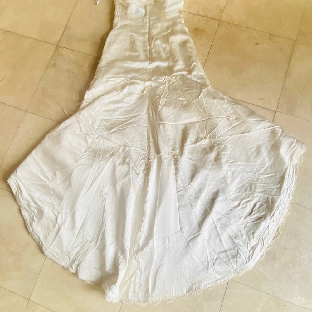 Monique Lhuillier Wedding Gown Dress - Picture 13 of 14